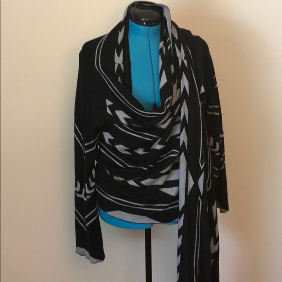 Dolce Cabo Sweater - Picture 2 of 6